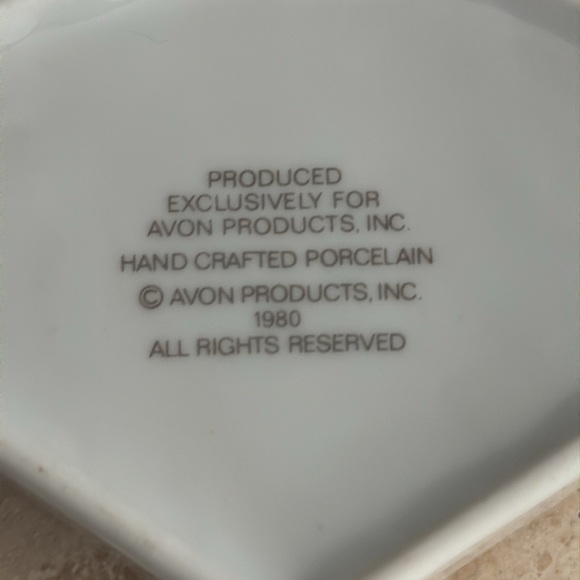 Beautiful Avon 1980 Vintage Porcelain Jewelry Box - Picture 5 of 8